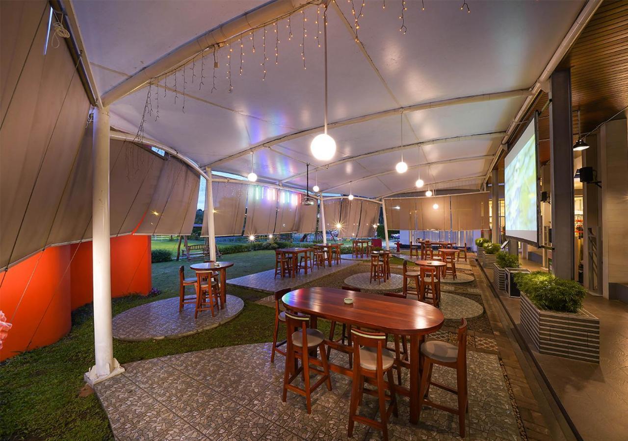 Harris Hotel Sentul City Богор Екстериор снимка