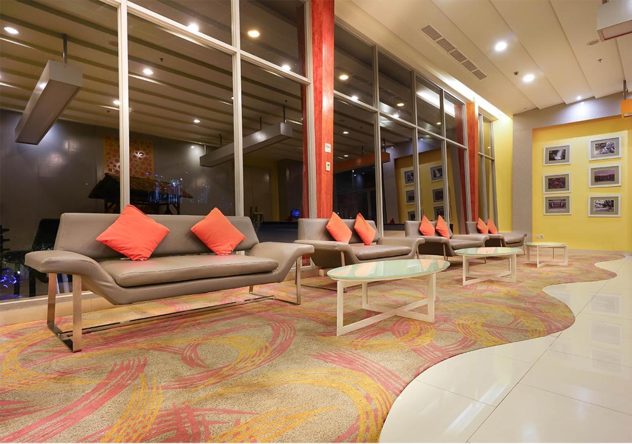 Harris Hotel Sentul City Богор Екстериор снимка