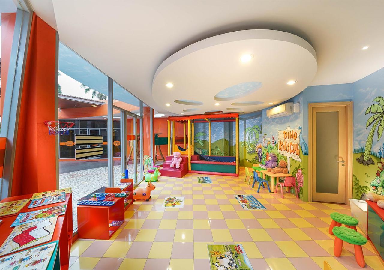 Harris Hotel Sentul City Богор Екстериор снимка