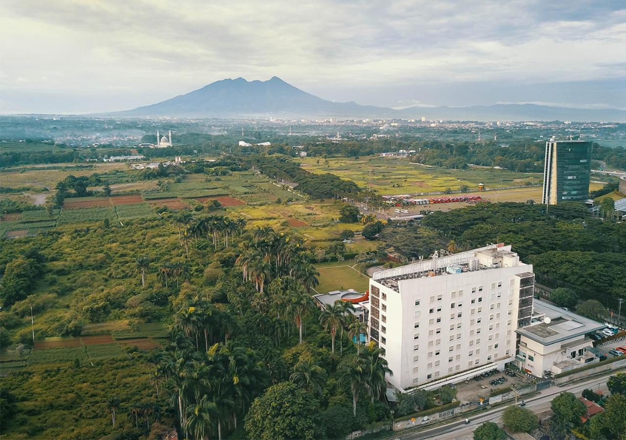 Harris Hotel Sentul City Богор Екстериор снимка