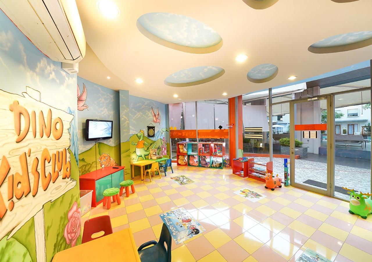 Harris Hotel Sentul City Богор Екстериор снимка