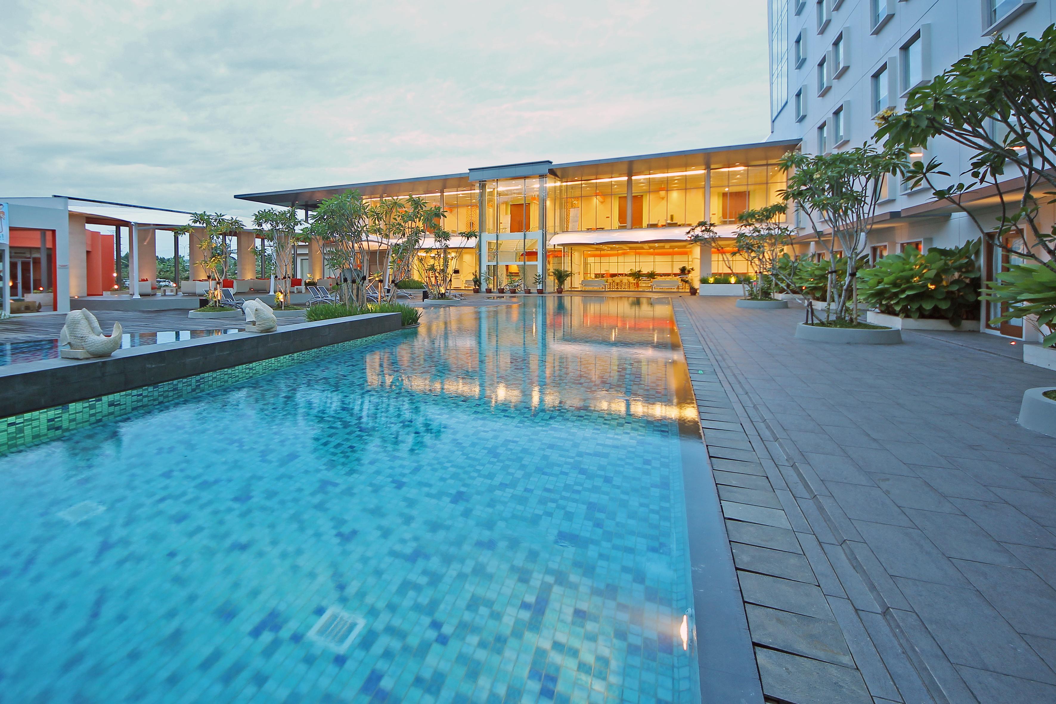 Harris Hotel Sentul City Богор Екстериор снимка