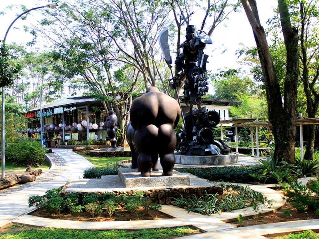 Harris Hotel Sentul City Богор Екстериор снимка