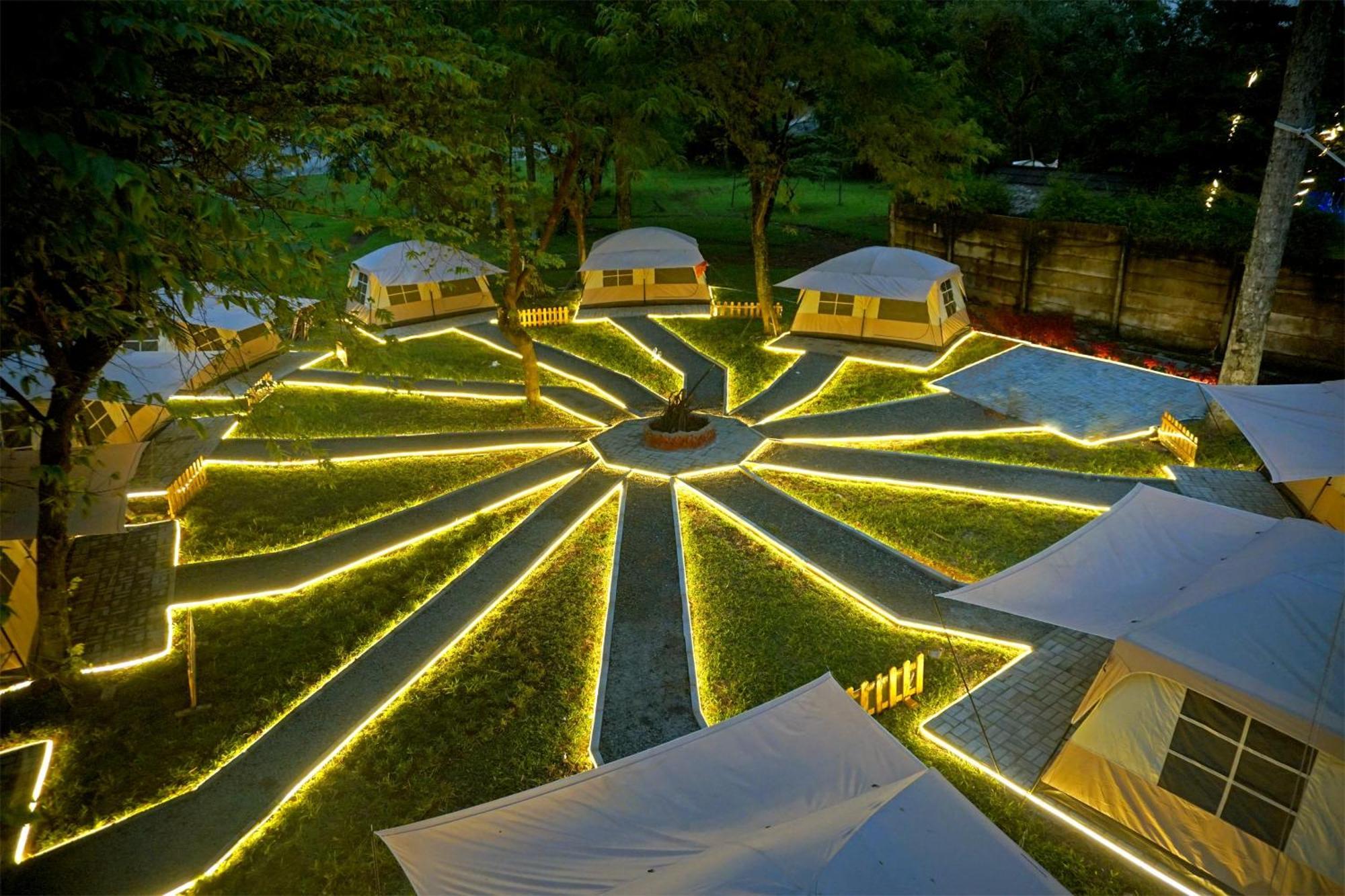Harris Hotel Sentul City Богор Екстериор снимка