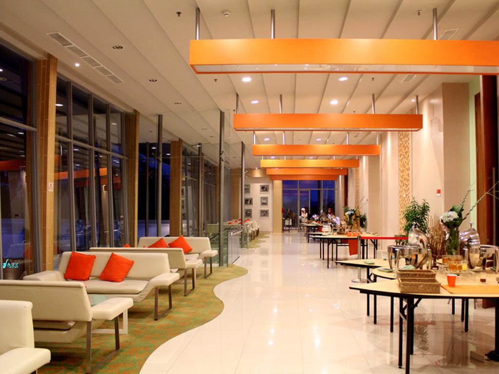 Harris Hotel Sentul City Богор Екстериор снимка