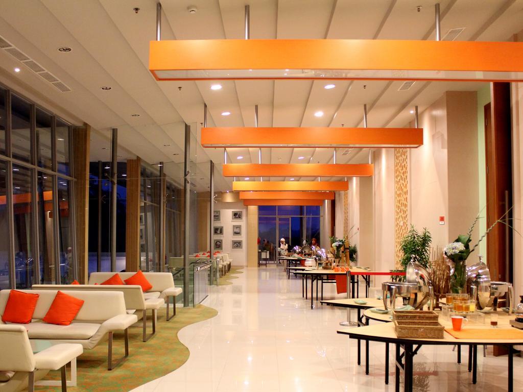 Harris Hotel Sentul City Богор Екстериор снимка