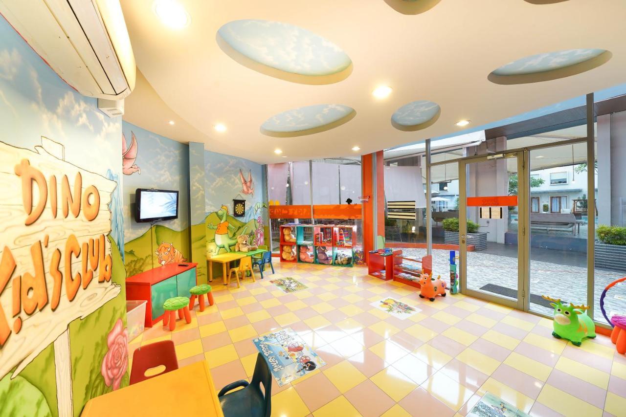 Harris Hotel Sentul City Богор Екстериор снимка