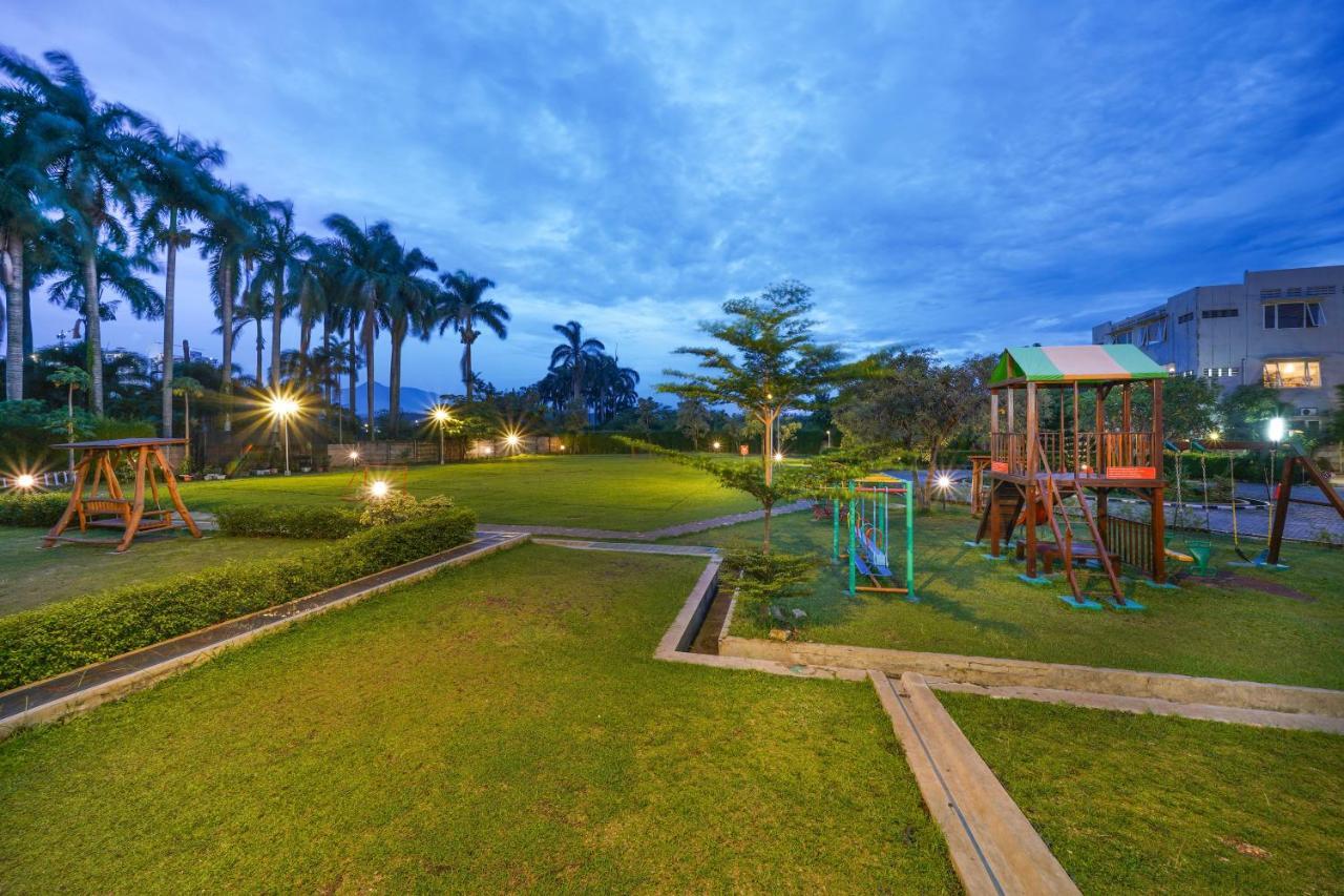 Harris Hotel Sentul City Богор Екстериор снимка