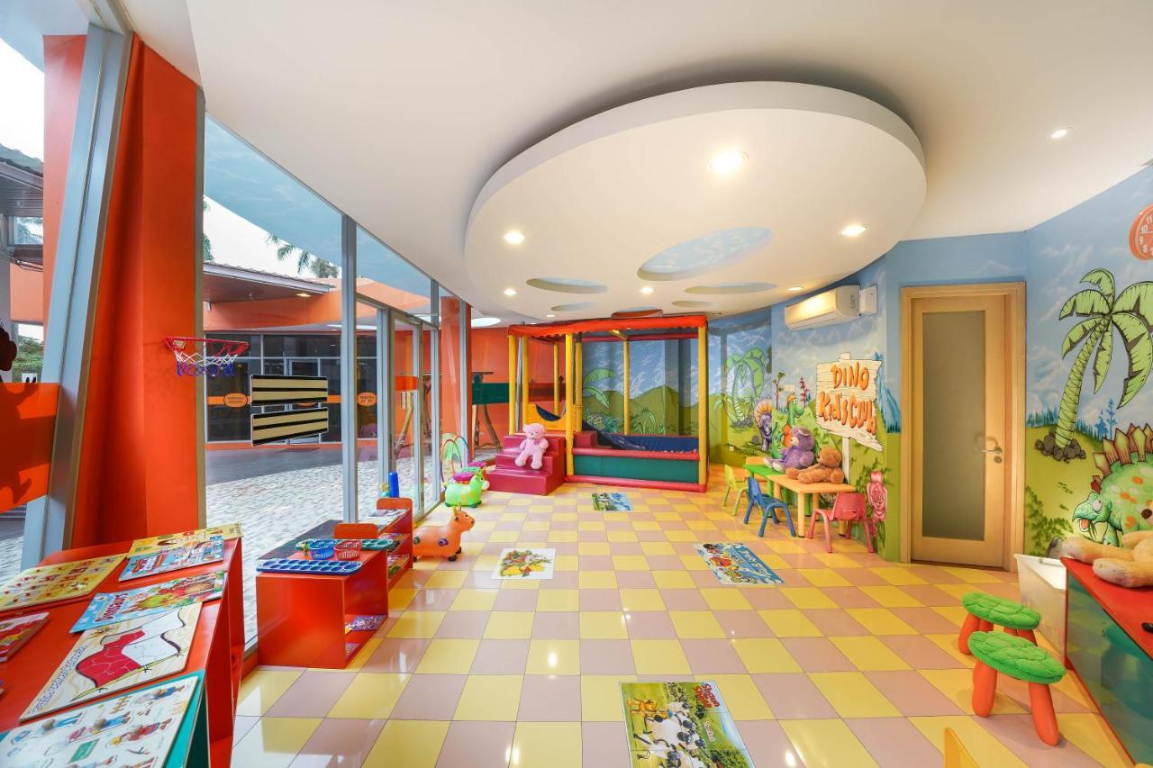 Harris Hotel Sentul City Богор Екстериор снимка
