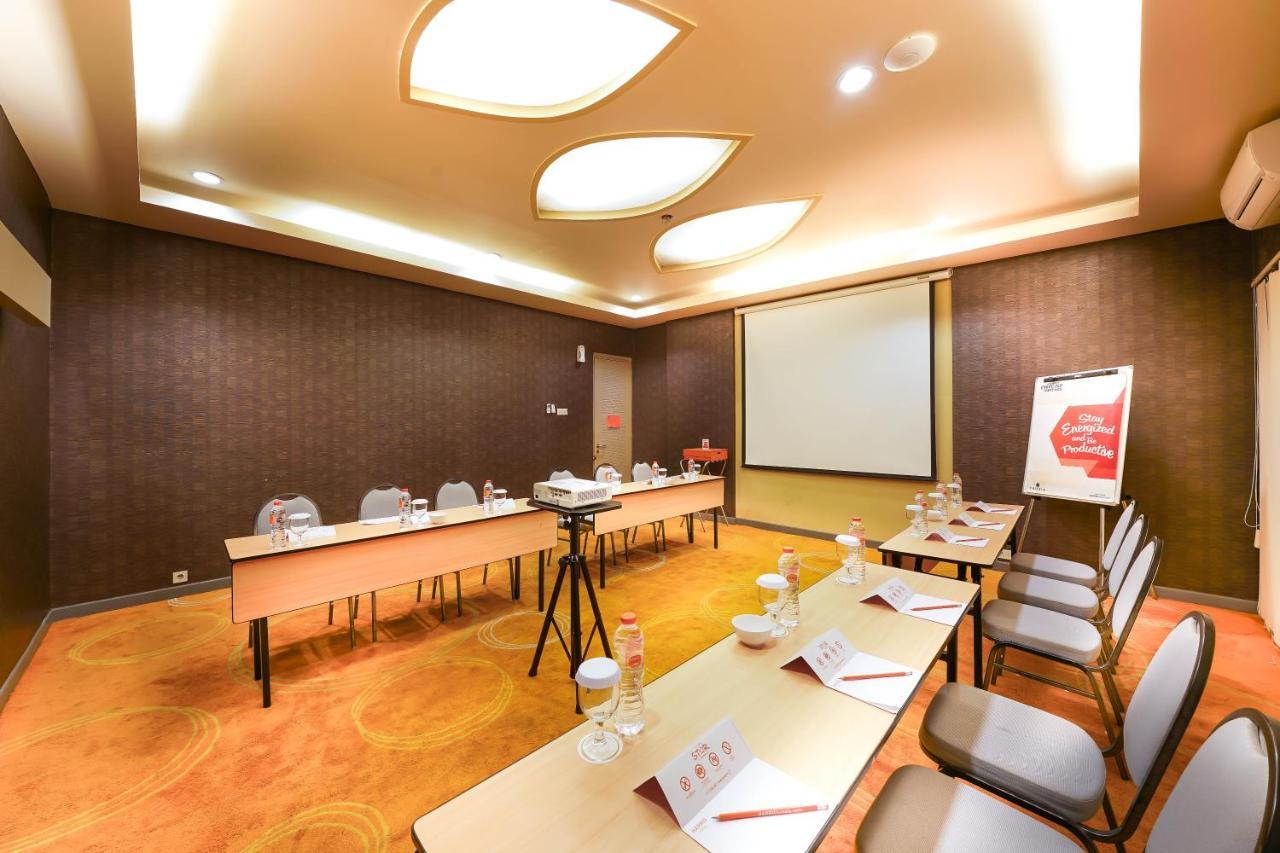 Harris Hotel Sentul City Богор Екстериор снимка