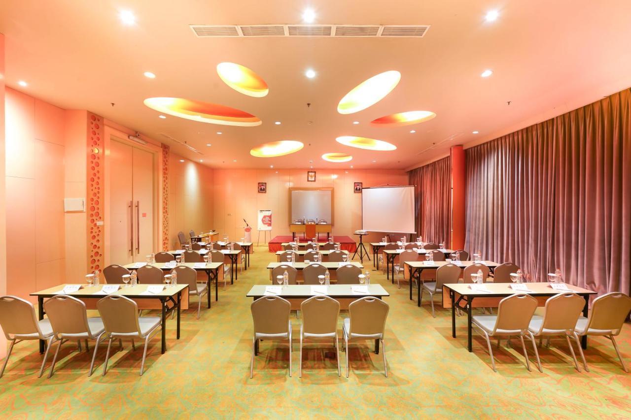 Harris Hotel Sentul City Богор Екстериор снимка