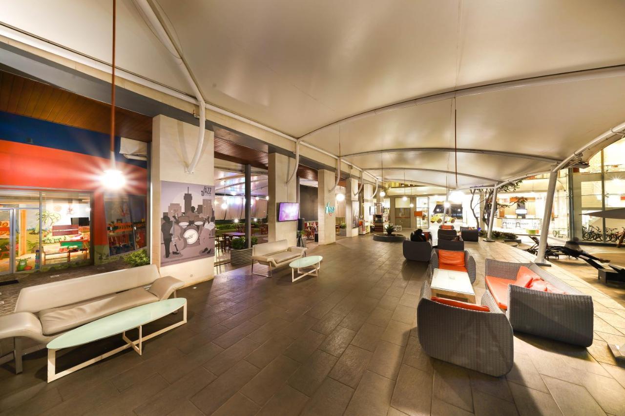 Harris Hotel Sentul City Богор Екстериор снимка